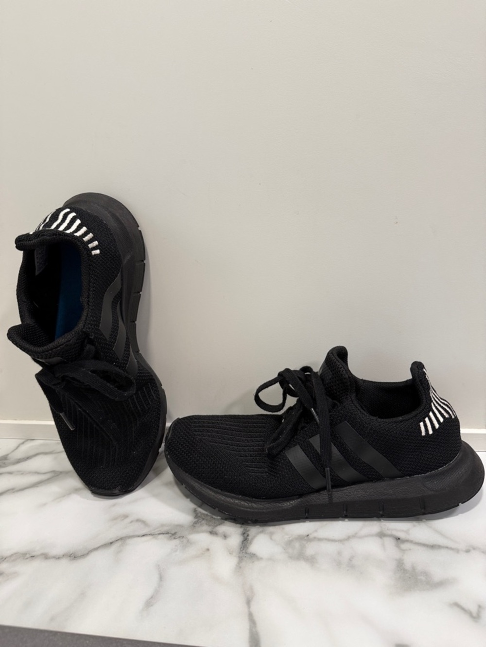 adidas Originals Swift Run lifestyle black sneakers women’s size 9